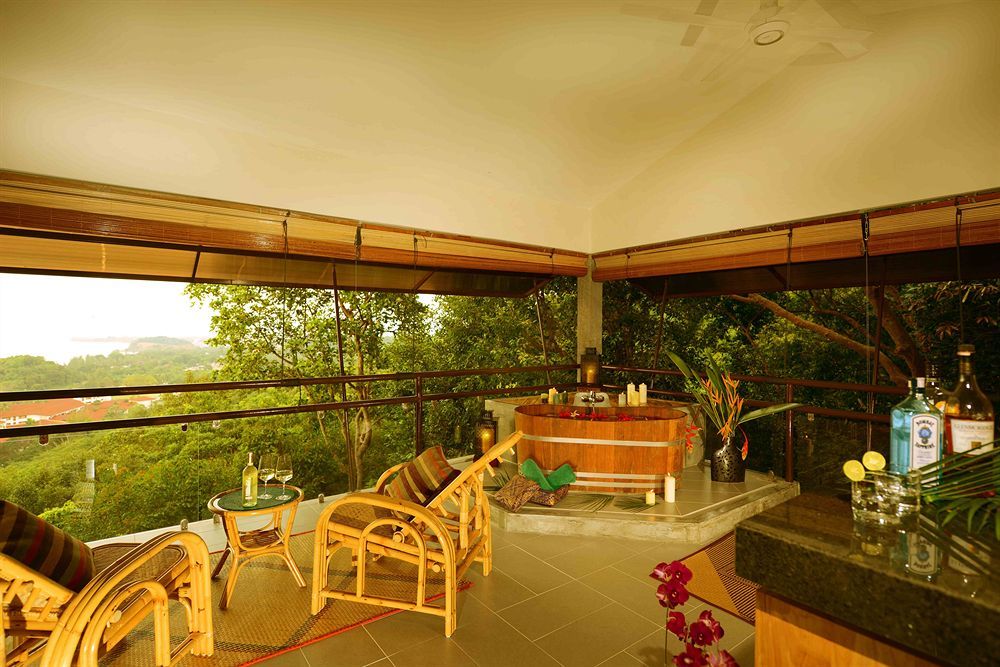 Ambong Rainforest Retreat Pantai Tengah  Exterior photo
